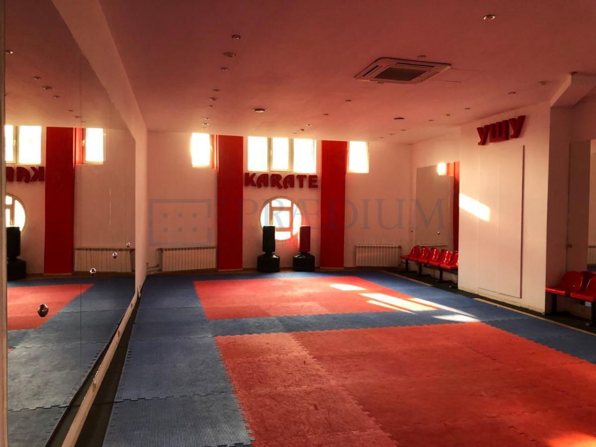 Продам торговое помещение в Москве, д 11 к 1