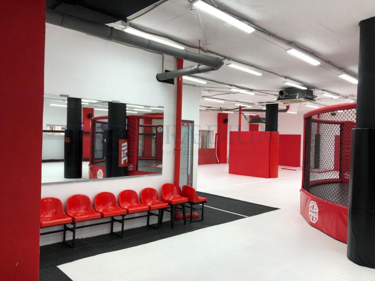 Продам торговое помещение в Москве, д 11 к 1