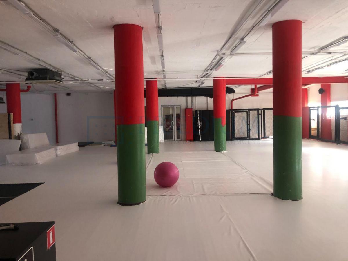 Продам торговое помещение в Москве, д 11 к 1