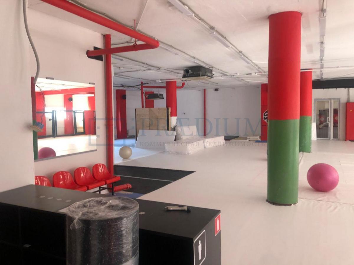 Продам торговое помещение в Москве, д 11 к 1