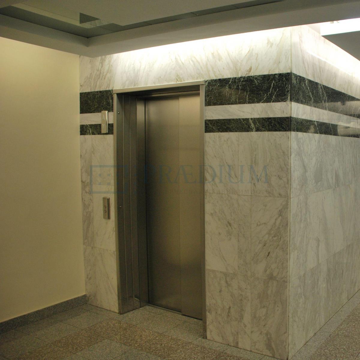 Сдается торговое помещение в Москве, д 33 к 1