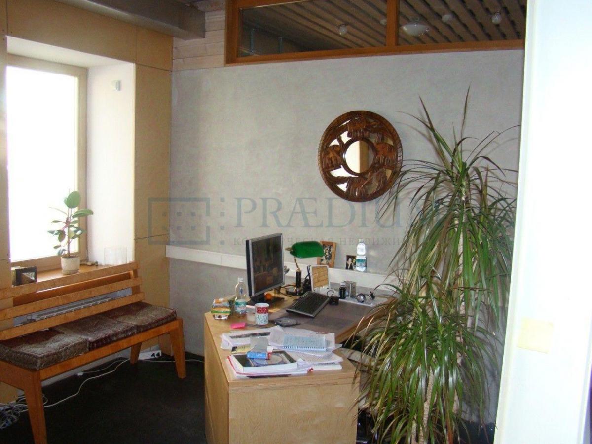 Продам офис в, д 10 стр 4