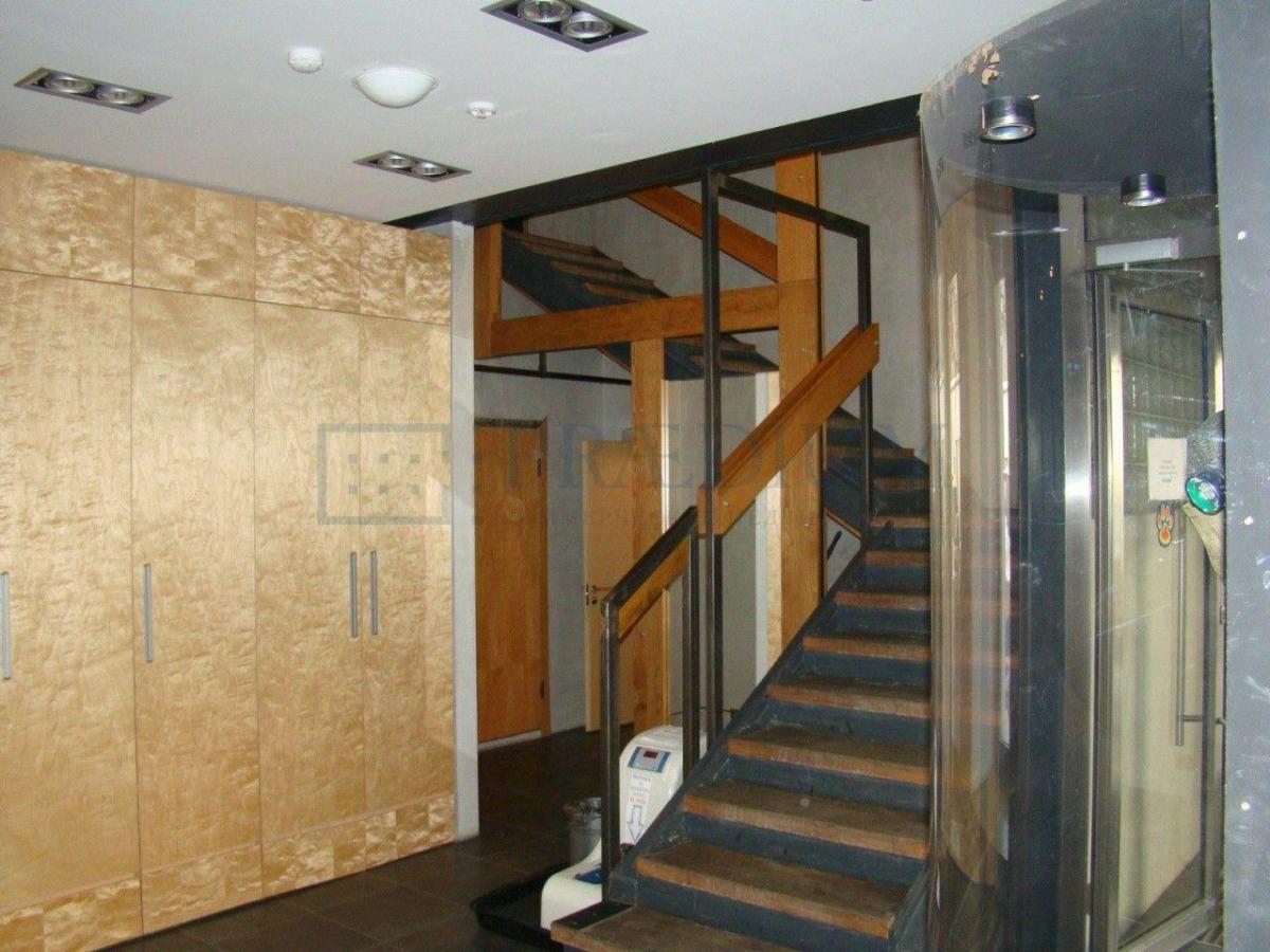 Продам офис в, д 10 стр 4