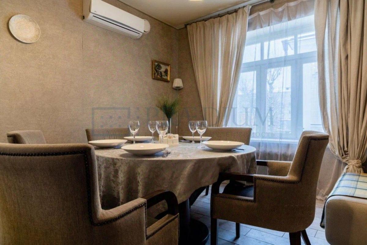 Продам торговое помещение в, д 24 стр 2