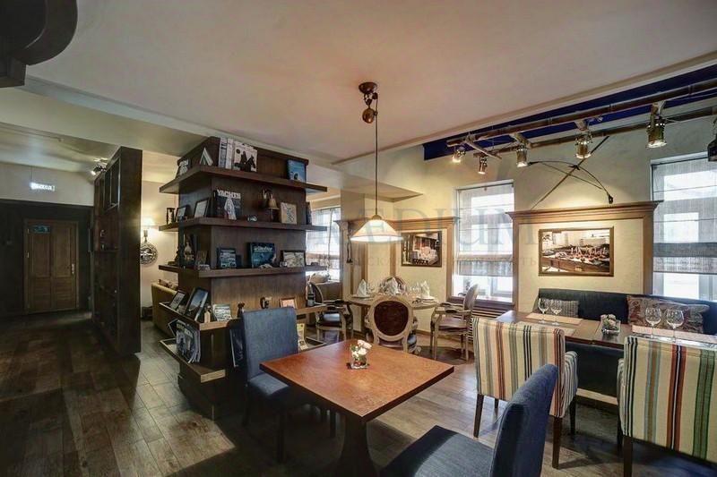 Продам торговое помещение в, д 24 стр 2