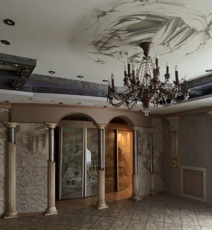 Продам торговое помещение в Перми в Ленинском р-не, Монастырская улица, 41