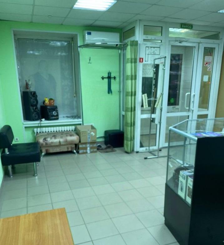 Продам торговое помещение в Перми в Кировском р-не, Закамск, Адмирала Нахимова улица, 19