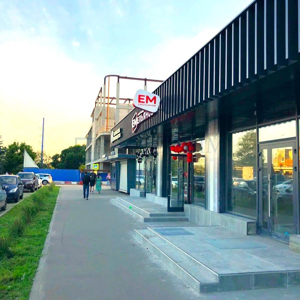 Продам торговое помещение в Москве, д 152 к 1