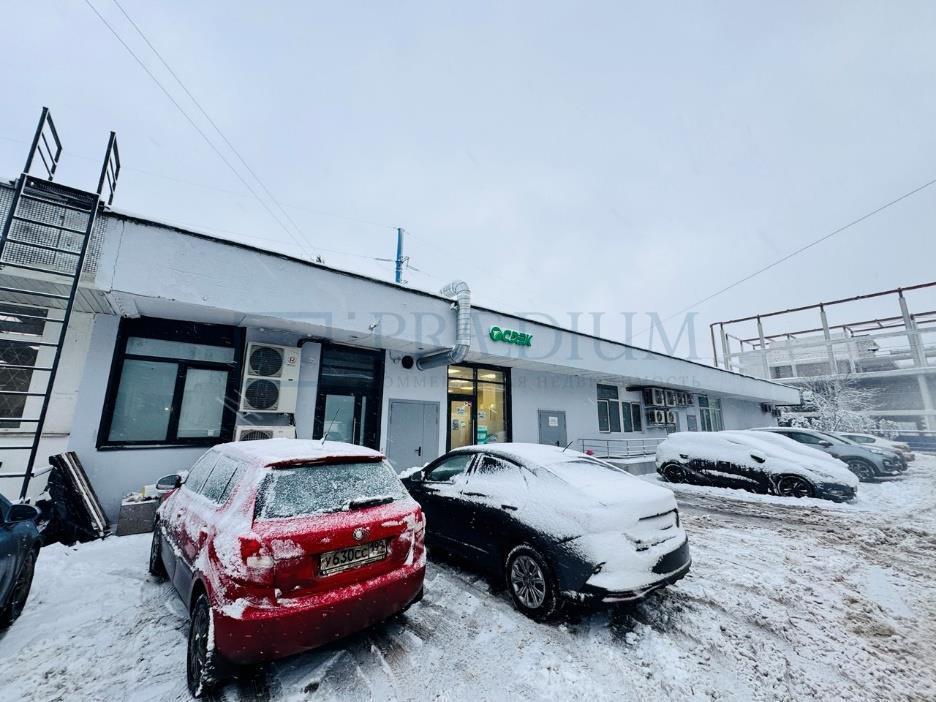 Продам торговое помещение в Москве, д 152 к 1