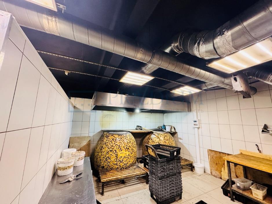 Продам торговое помещение в Москве, д 152 к 1