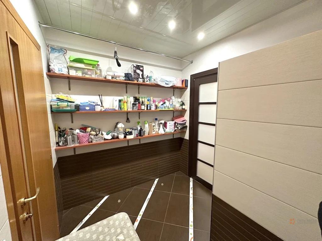 Продам 4-комнатную квартиру в Москве, 5к1