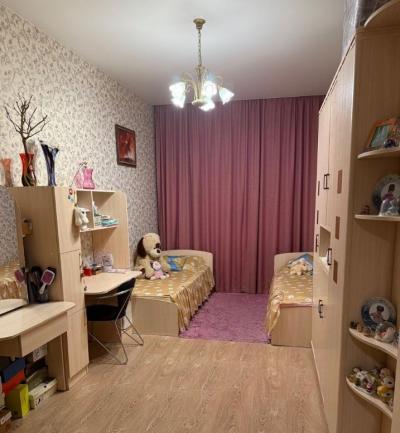 Продам 4-комнатную квартиру Пермь, Рабочая улица, 7, Дзержинский р-н, Светлый